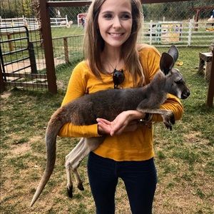 Meet your Posher, Becca